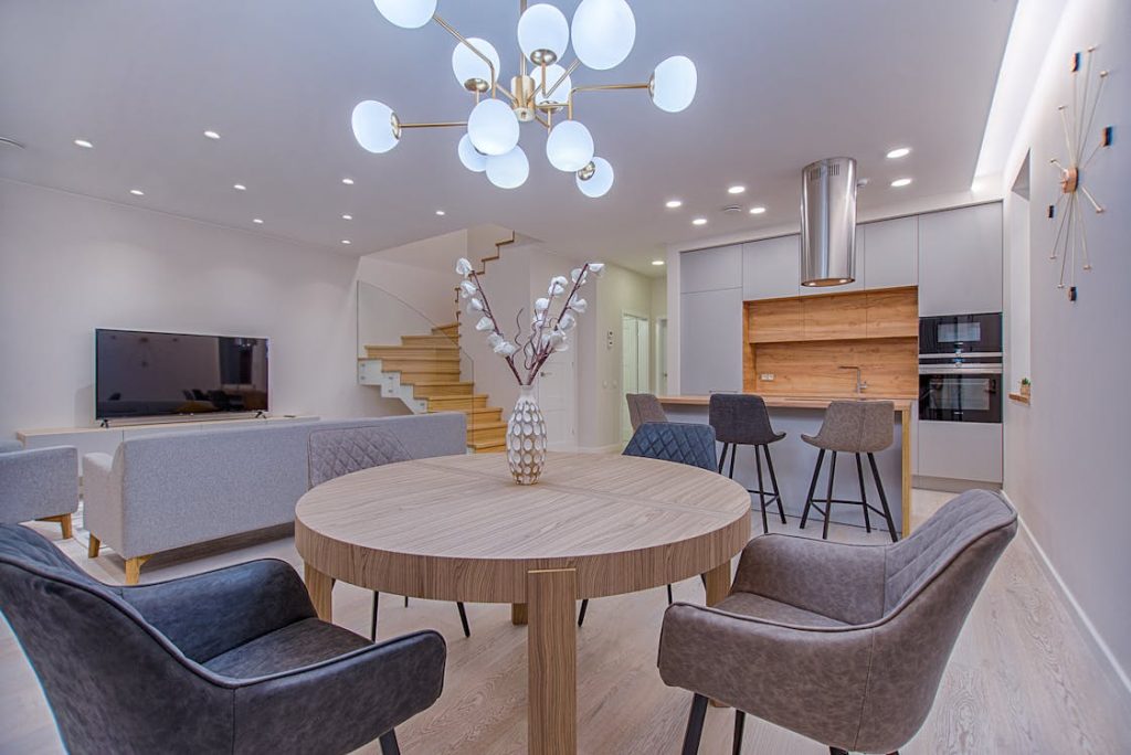 From Inside to Out: Blending Indoor and Outdoor Elements through Furniture